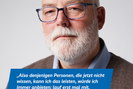 Das Plakatmotiv zeigt am oberen Rand das Logo der Aktion "Alles geht zusammen" und das VdK-Logo, darunter ein großes Portraitfoto von Andreas Rohloff und das Zitat „Also denjenigen Personen, die jetzt nicht wissen, ob sie das leisten können, würde ich immer anbieten: Lauf erst einmal mit. Machen, ausprobieren. Ganz einfach.“ 