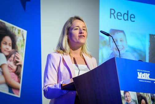 Verena Bentele am Rednerpult