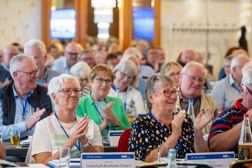 Die Delegierten applaudieren