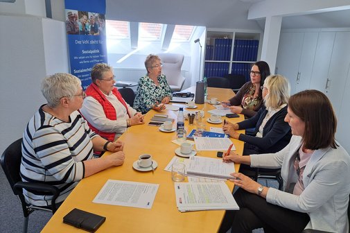 Die sechs Frauen im Gespräch