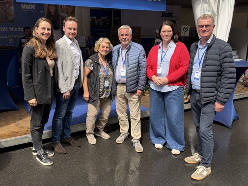 Gruppenfoto der sechs Personen