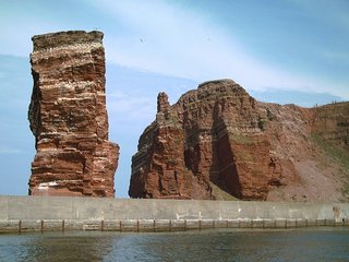 Foto der Felsformation Lange Anne auf Helgoland