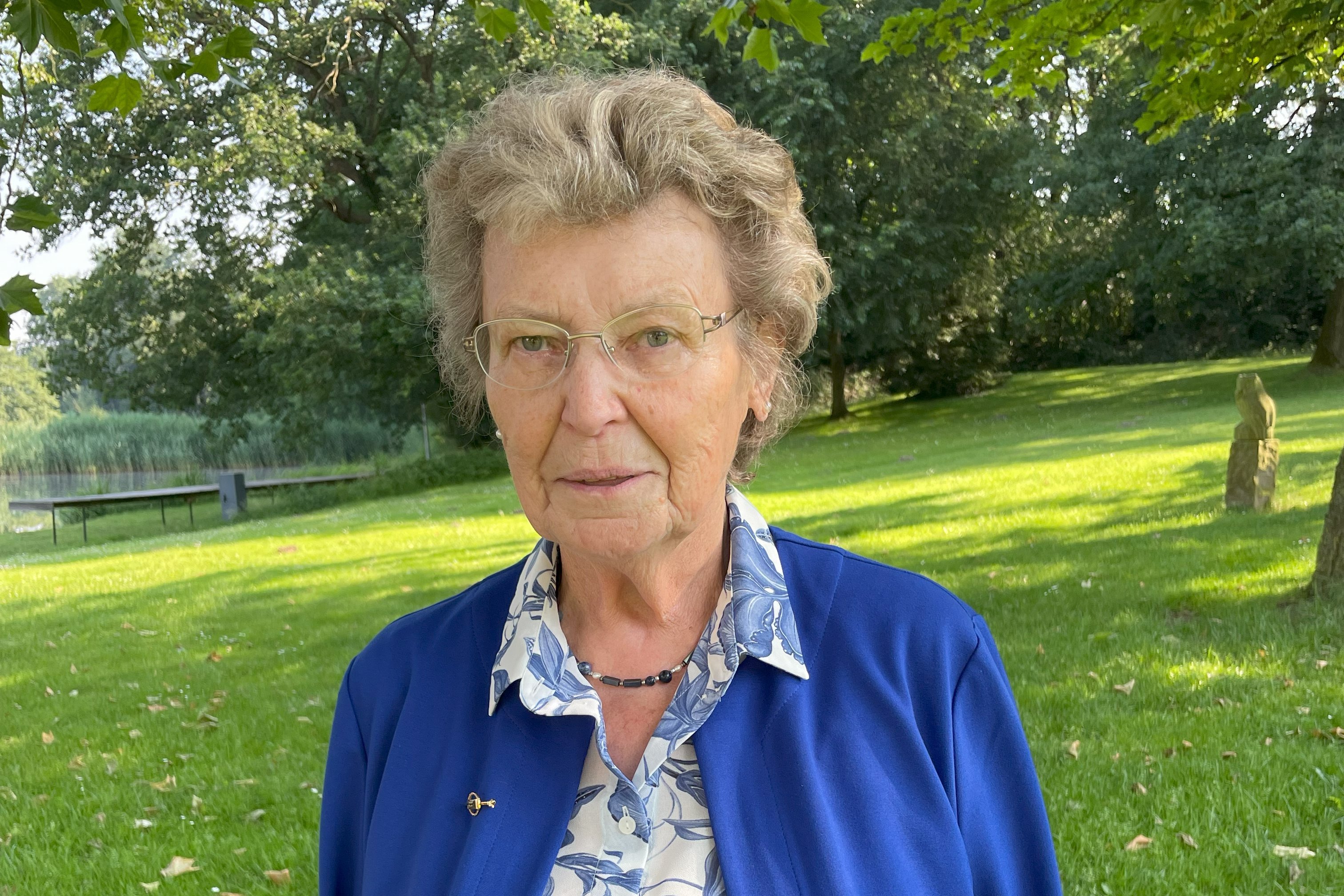 Jutta Lorentzen im Grünen