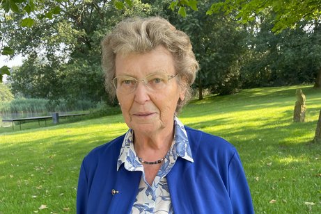 Jutta Lorentzen im Grünen