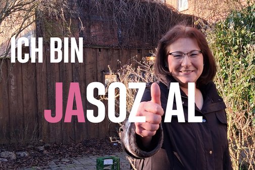 Eine VdKlerin mit Daumen hoch und dem Schriftzug "Ich bin jasozial!"