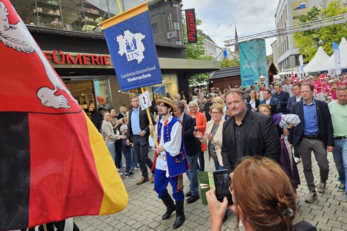 Ein Schnappschuss während des Trachtenumzugs