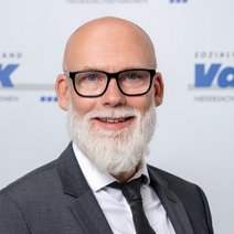 Porträtfoto von Jan-Peter Rakel