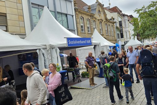 Der Infostand mit VdKlern und Besuchern