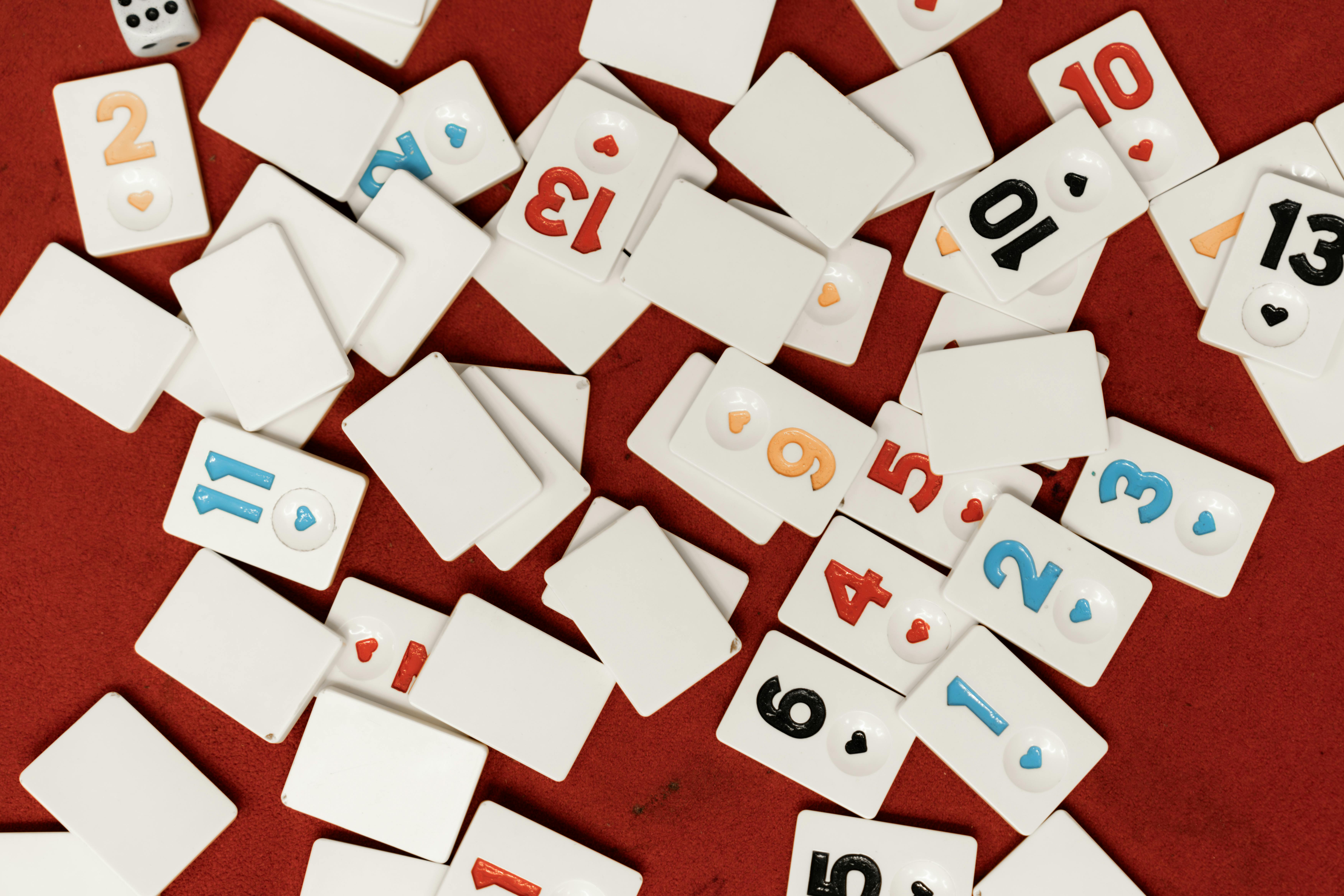 Spielsteine mit bunten Zahlen