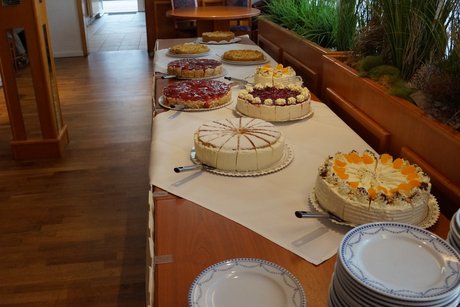 Kuchen und Tee/Kaffeebüffet