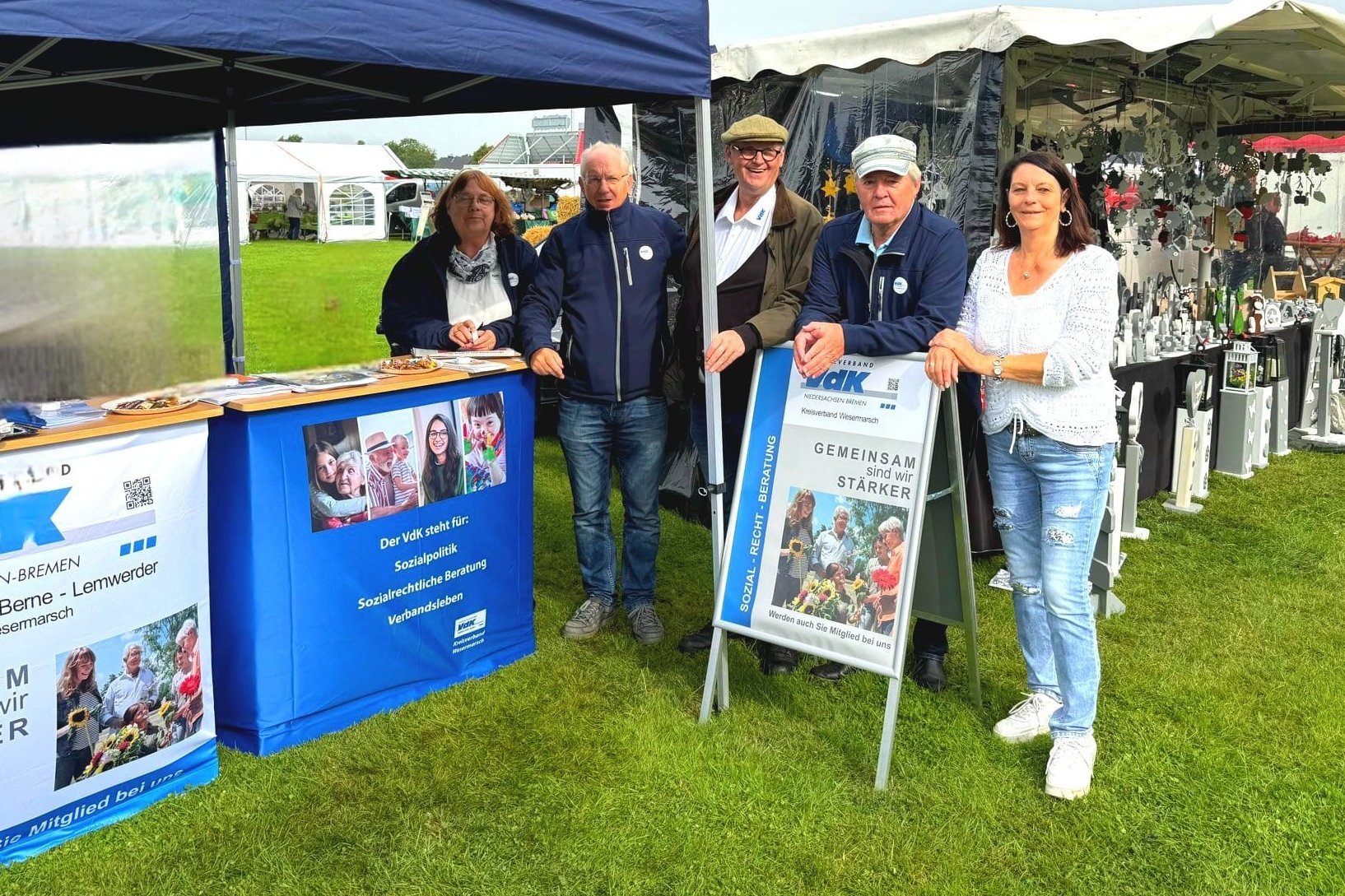 Gruppenfoto am Infostand