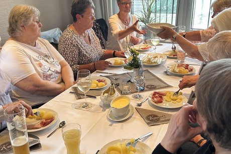Spargelessen Gemeinsames Mittagessen