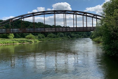 Schifffahrt auf der Weser - alte Eisenbahnbrücke
