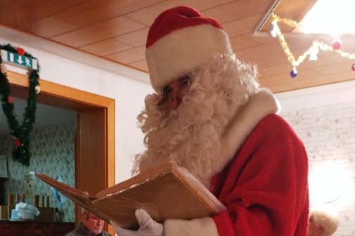 2024 besuchte uns der Weihnachtsmann auf der Weihnachtsfeier bei so vielen lieben Gesichtern konnte er sich das nicht nehmen lassen persönlich vorbei zu kommen