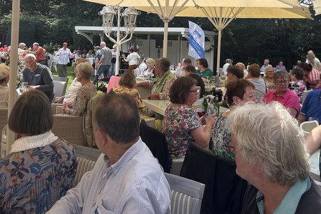 Mitglieder in gesellige Runde