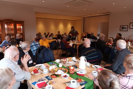 Kaffeetrinken in gem&uuml;tlicher Runde.