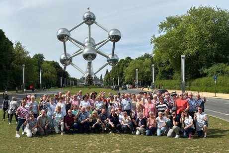 Gruppenbild vor dem Atomium in Brüssel