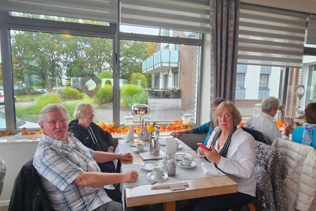 Beisammensein bei Kaffee und Kuchen
