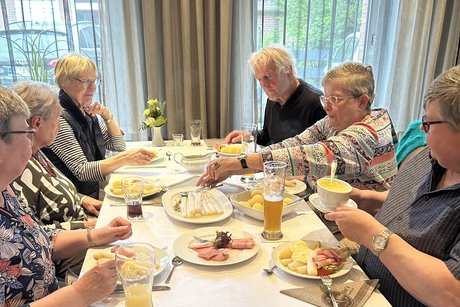 Spargelessen Gemeinsames Mittagessen