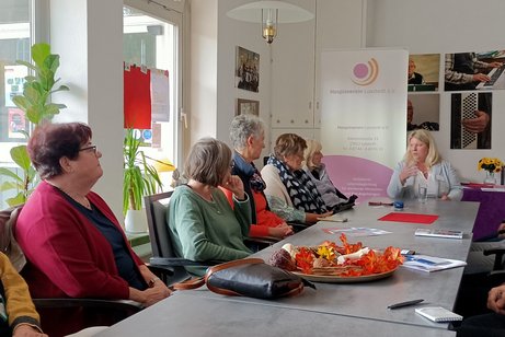 Mitglieder des VdK und rechts Frau Iris Voigt vom Hospizverein Loxstedt e.V.