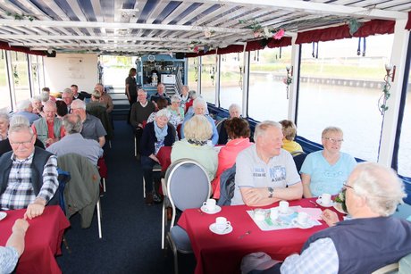 Mitreisende auf dem Boot