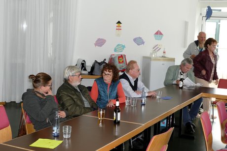 Mitglieder am Tisch