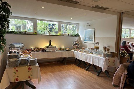 Fr&uuml;hst&uuml;ckstisch