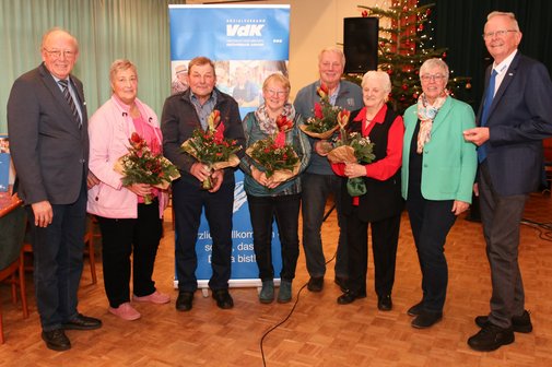 von links: Wilhelm Ihnen, Erika & Reent Meissen, Margret & Karl Janssen, Hanna Oltmanns, Birgit Becker und Johann Garrels von links: Wilhelm Ihnen, Erika & Reent Meissen, Margret & Karl Janssen, Hanna Oltmanns, Birgit Becker und Johann Garrels