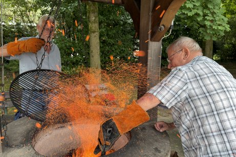 Der Grill kommt auf Touren