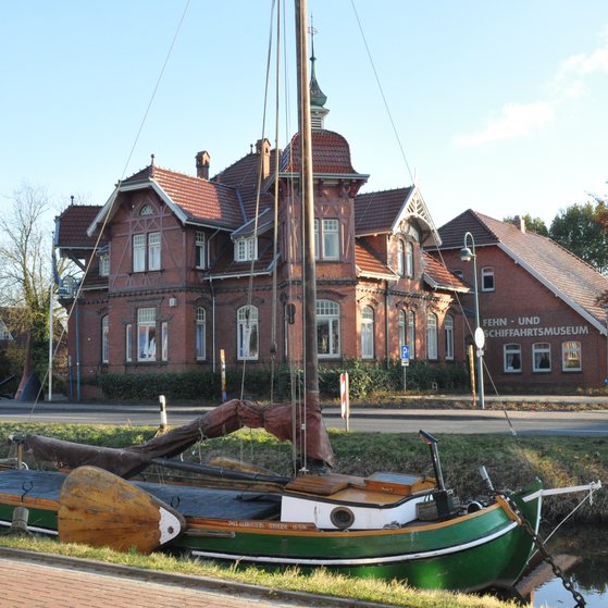 Tjalk "Twee Gebroeders" vor dem Museum in Rhauderfehn
