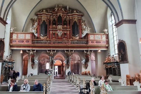 Blick auf die Orgel der barocken Klosterkirche
