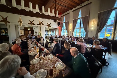 Weihnachtsfeier OV Munster Unsere Gäste lauschen gespannt den Kinderchor