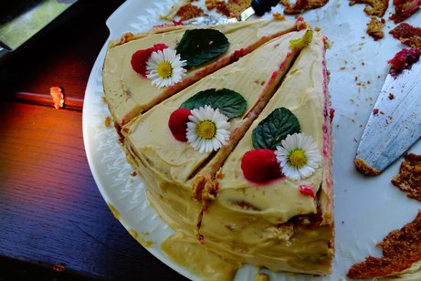 Torte mit Blumendecor