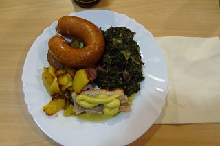 Braunkohl und Bregenwurst