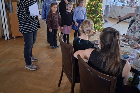 Kinderchor von der Militärkirchengemeinde St. Stephanus in Munster Blick auf den Kinderchor mit Frau Gesche Oehlert und ihren Schützlingen