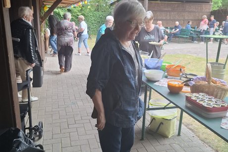 Letzte Vorbereitungen Salatbar