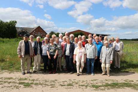 Reisegruppe der letzten Tagesfahrt auf der Elbe vom Juni 2025