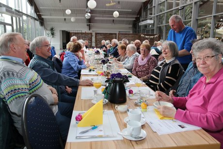zufriedene Gesichter nach dem Fr&uuml;hst&uuml;ck