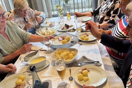 Spargelessen Gemeinsames Mittagessen
