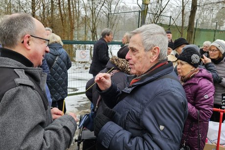 Wer fängt an? Wer fängt an?