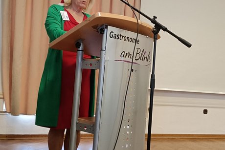 Rosi Kluth-Münch im schicken weihnachtlichen Outfit Rosi Kluth-Münch im schicken weihnachtlichen Outfit