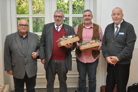 Verabschiedung unseren Landesverbandsvorsitzenden sowie den Landesorganisationsleiter Verabschiedung unseren Landesverbandsvorsitzenden sowie den Landesorganisationsleiter