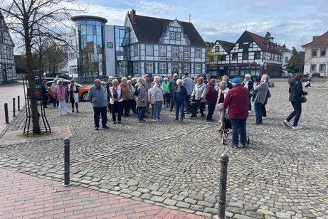 Gruppe auf dem Marktplatz
