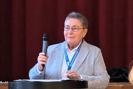 Bunte Umrisse von Menschen