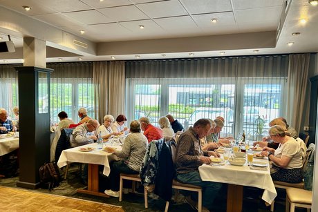 Spargelessen Gemeinsames Mittagessen