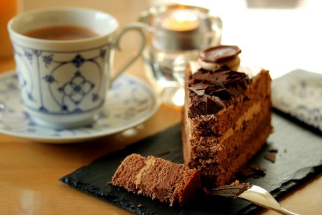 Ein St&uuml;ck Torte und eine Tasse Tee