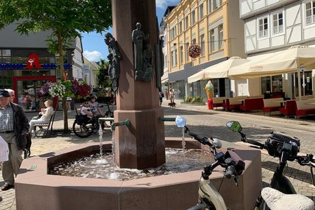 Säulenbrunnen in der Altstadt von Höxter
