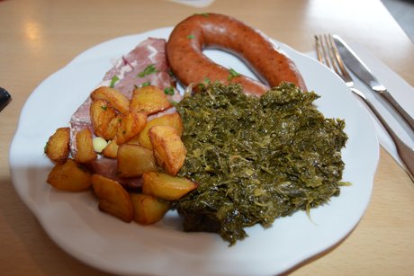 Grünkohlessen Grünkohl mit Kasseler und Kohlwurst