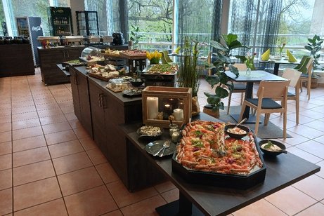 K&ouml;stlichkeiten im Bereich Fr&uuml;hst&uuml;ck und warmen Speisen