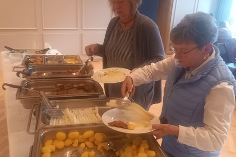 Das Buffet ist er&ouml;ffnet.